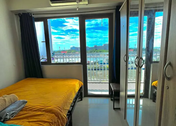 Shore 607 A Bayview Moa Apartment